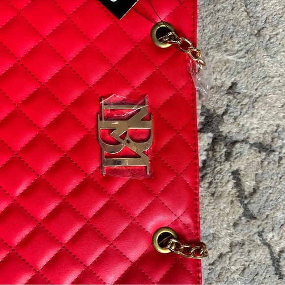 BADGLEY MISCHKA quilted purse red NWT 17” x 10” - Picture 7 of 11